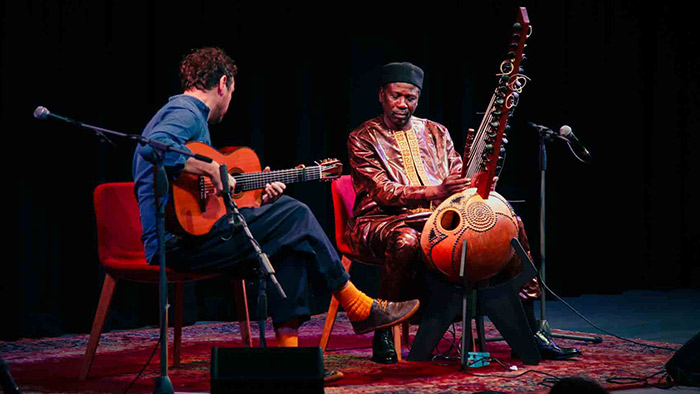 Derek Gripper And Ballaké Sissoko Avec Le Quatuor Una Corda Ville De Lyon